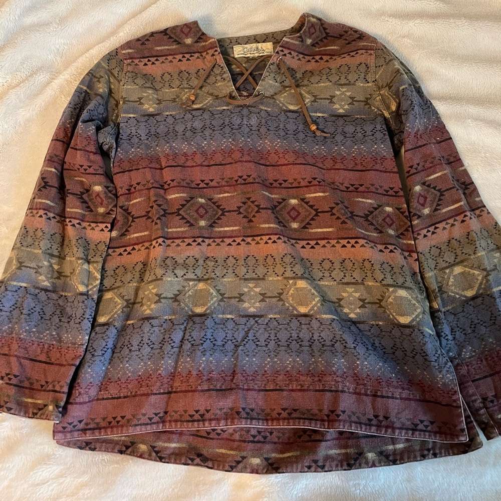 Vintage Cabelas aztec design